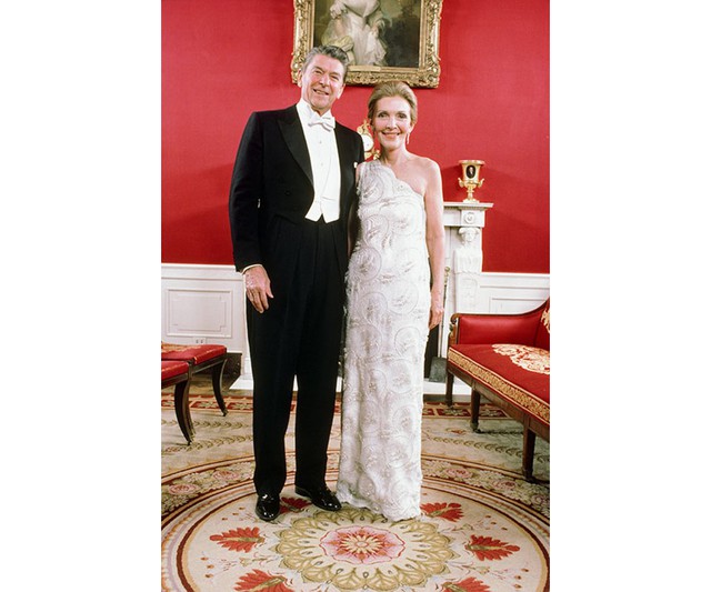 Thời trang của các Đệ nhất phu nhân Mỹ trong lễ nhậm chức tổng thống của chồng - Ảnh 12.