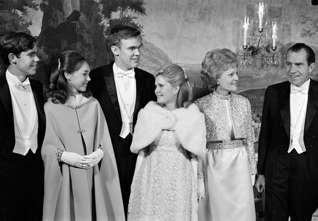 Thời trang của các Đệ nhất phu nhân Mỹ trong lễ nhậm chức tổng thống của chồng - Ảnh 15.