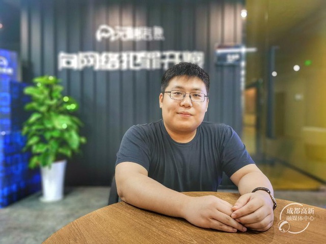 Tự học lập trình trong quán game, thanh niên này đã trở thành thần tượng của giới trẻ Trung Quốc - Ảnh 2.