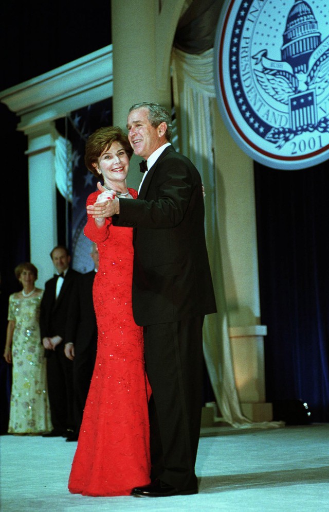 Thời trang của các Đệ nhất phu nhân Mỹ trong lễ nhậm chức tổng thống của chồng - Ảnh 7.