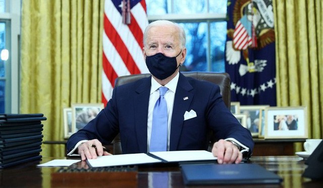  Sau lễ nhậm chức, ông Biden hủy bỏ nhiều sắc lệnh dưới thời ông Trump  - Ảnh 1.