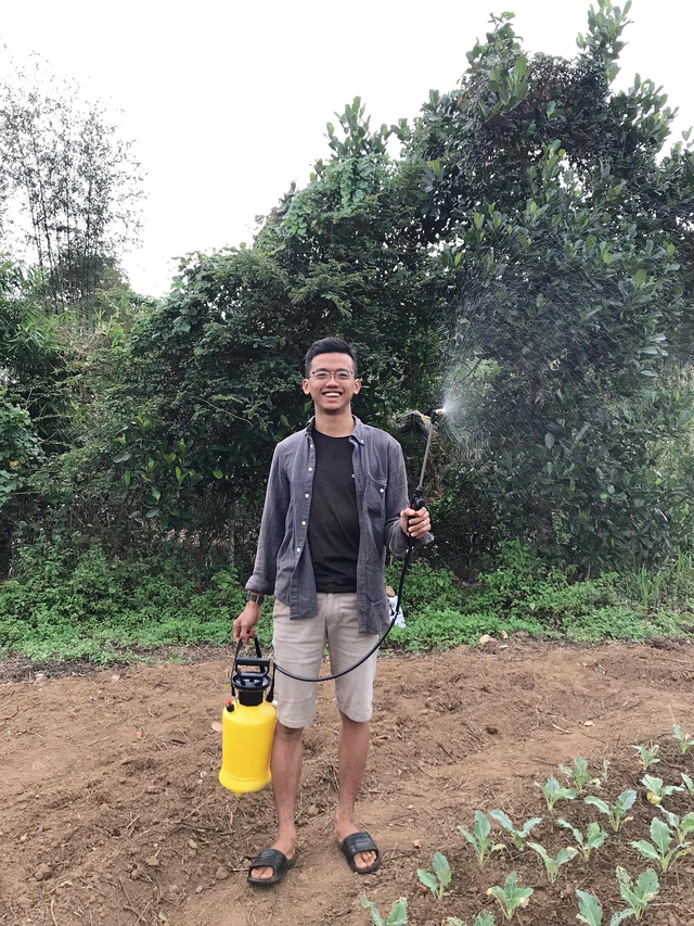 Vợ rủ chồng bỏ Sài Gòn lên rừng trồng macca và cà phê, tiết lộ thu nhập tốt hơn khi ở thành phố - Ảnh 2. Vợ rủ chồng bỏ Sài Gòn lên rừng trồng macca và cà phê, tiết lộ thu nhập tốt hơn khi ở thành phố - Ảnh 2.
