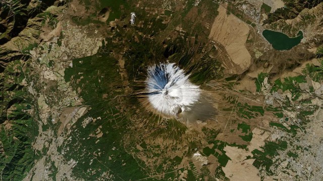 Hình ảnh vệ tinh mới nhất cho thấy một thực trạng đáng buồn đang xảy ra trên núi Phú Sĩ - Ảnh 1.