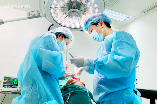 Trà Vinh: Cả xóm rủ nhau mua silicon chợ về tự tiêm gây biến chứng hàng loạt, 1 phụ nữ bơm ngực tử vong - Ảnh 7. Trà Vinh: Cả xóm rủ nhau mua silicon chợ về tự tiêm gây biến chứng hàng loạt, 1 phụ nữ bơm ngực tử vong - Ảnh 7.