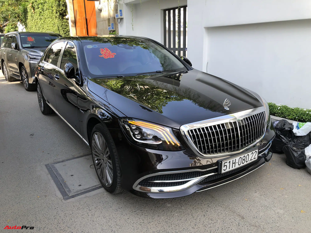 Dàn xe hơn 100 tỷ phục vụ đám cưới thiếu gia Phan Thành: Đủ loại Rolls-Royce, Maybach, Lexus đậu kín ngõ nhà cô dâu - Ảnh 14. Dàn xe hơn 100 tỷ phục vụ đám cưới thiếu gia Phan Thành: Đủ loại Rolls-Royce, Maybach, Lexus đậu kín ngõ nhà cô dâu - Ảnh 14.