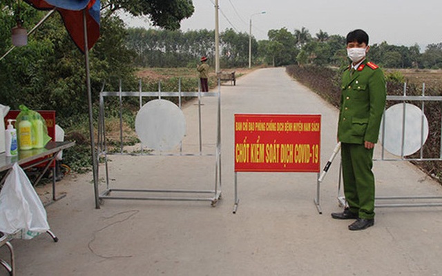 Chốt kiểm soát dịch Covid-19 tại thôn Quảng Tân (xã Nam Tân), huyện Nam Sách, Hải Dương). Ảnh: Báo Hải Dương