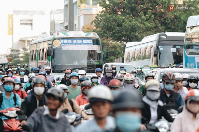 Ngày đi làm đầu tiên của năm 2021: Kẹt xe toàn tập! - Ảnh 23.