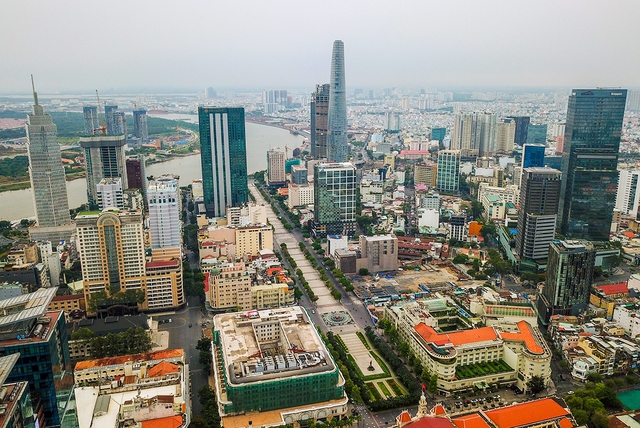 Giám đốc Savills Việt Nam: Người giàu có xu hướng chuyển vàng, ngoại tệ sang BĐS nhà ở, thị trường sẽ còn bùng nổ - Ảnh 2.