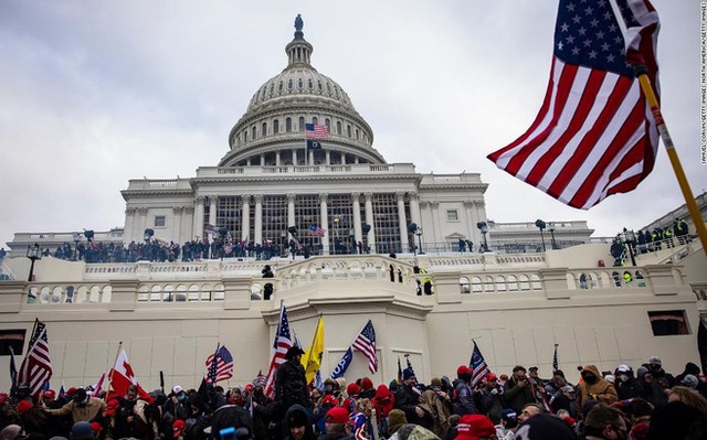 Người biểu tình tràn vào Tòa nhà Quốc hội Mỹ. Ảnh: CNN