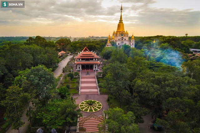  [Ảnh] Ngắm vẻ đẹp huyền bí của ngôi chùa lọt top đẹp nhất thế giới tọa lạc tại TP.Thủ Đức - Ảnh 11.