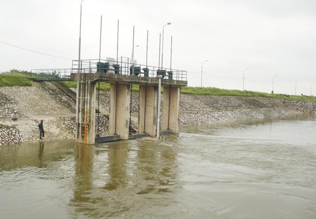 Nước sông, hồ tại Hà Nội đang dâng cao gây ngập úng tại một số khu vực - Ảnh 1.