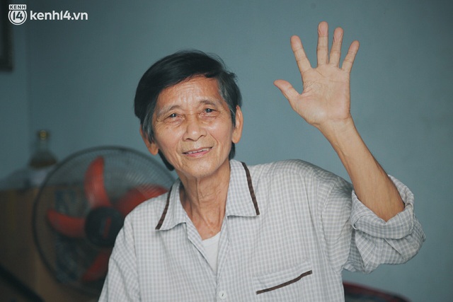  Gặp chú chủ trọ cầm xấp tiền 200.000 tặng từng người thuê ở Sài Gòn: Bà con khổ quá rồi, mình có thì giúp thôi - Ảnh 1.