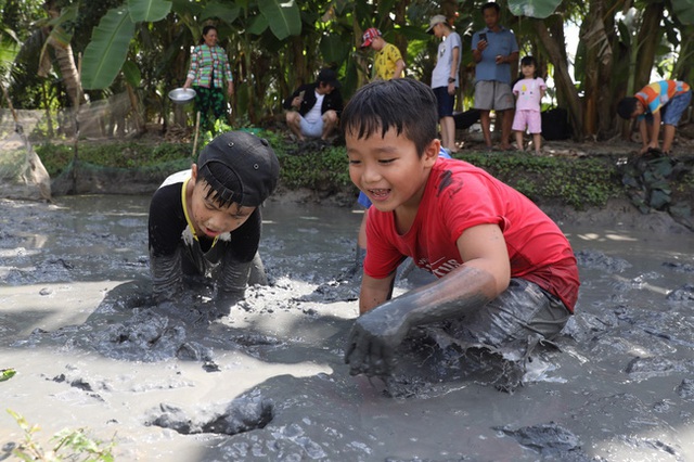 Tại sao những đứa trẻ ngày xưa có thể bị la mắng, đánh đòn nhưng ít khi gặp vấn đề về tâm lý? Câu trả lời đang được vô số phụ huynh quan tâm  - Ảnh 1.