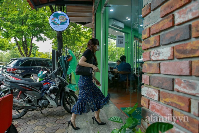 Người Hà Nội dậy sớm đi ăn phở, uống cà phê tại quán: Cảm giác như sau một giấc ngủ dài, thấy buổi sáng bình thường cũ quay trở lại! - Ảnh 8.