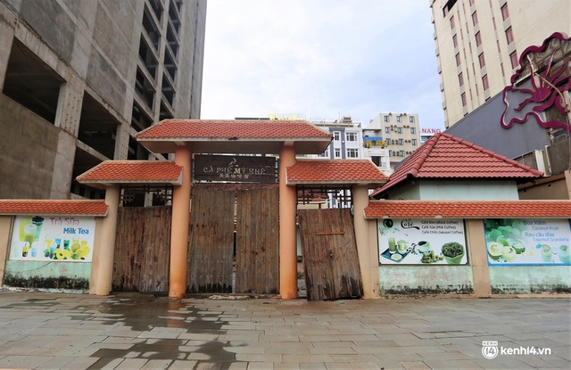  Hàng quán Đà Nẵng ngày đầu bán tại chỗ: Nơi tấp nập khách dù trời mưa, chỗ vẫn đóng cửa im lìm - Ảnh 16.
