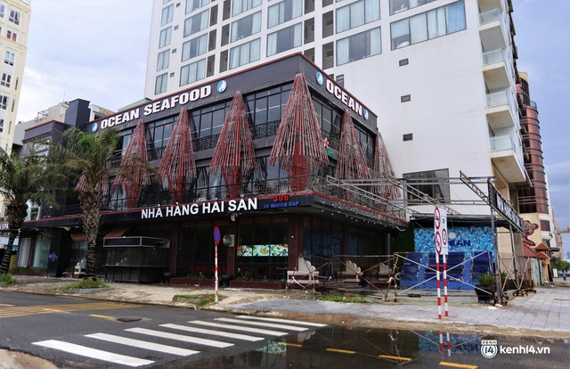  Hàng quán Đà Nẵng ngày đầu bán tại chỗ: Nơi tấp nập khách dù trời mưa, chỗ vẫn đóng cửa im lìm - Ảnh 26.