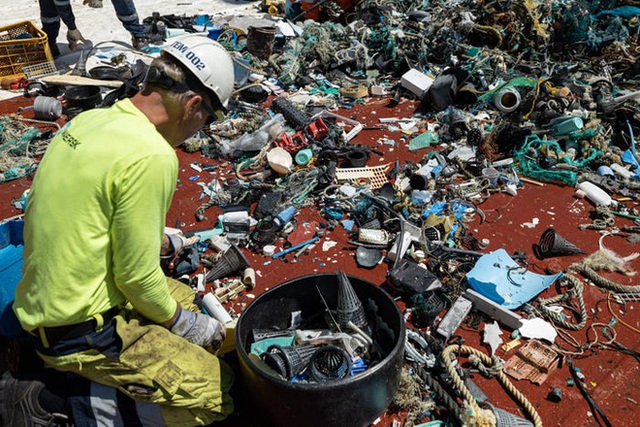 Thu gom hơn 9.000 kg rác trong mỗi chuyến đi, tấm lưới nổi dài 800m này vừa chứng minh được khả năng làm sạch đại dương của mình - Ảnh 5.
