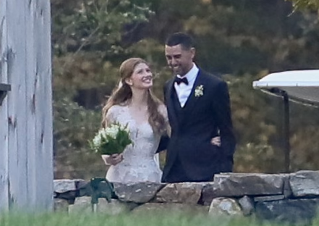 Tỷ phú Bill Gates cùng vợ cũ làm lành, dắt tay con gái trong hôn lễ đẹp như mơ - Ảnh 1.