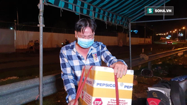 Chở vợ về quê nhưng hình hài đã hóa tàn tro, người đàn ông gạt nước mắt: Cho em xin bát cơm chay cúng vợ - Ảnh 3. Chở vợ về quê nhưng hình hài đã hóa tàn tro, người đàn ông gạt nước mắt: Cho em xin bát cơm chay cúng vợ - Ảnh 3.