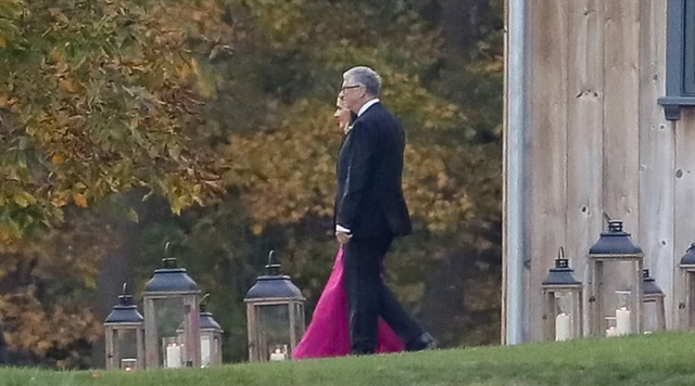 Khoảnh khắc tỷ phú Bill Gates và vợ cũ chung bước đặc biệt nhất trong đám cưới xa hoa của con gái - Ảnh 4.
