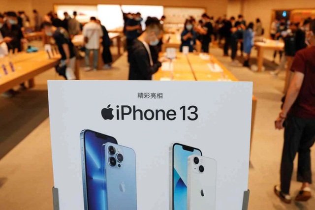 iPhone 13 cháy hàng tại Việt Nam dù chưa mở bán, 10.000 chiếc hết veo trong vài giờ đồng hồ - Ảnh 1.