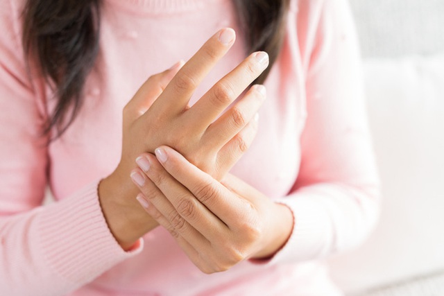 Thường xuyên bị tê mỏi tay, hãy cảnh giác vì nó có thể là dấu hiệu của 5 căn bệnh nguy hiểm này - Ảnh 5.