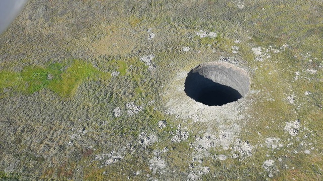 Hàng chục chiếc hố hình phễu khổng lồ được phát hiện ở Siberia, chúng đến từ đâu? - Ảnh 1.