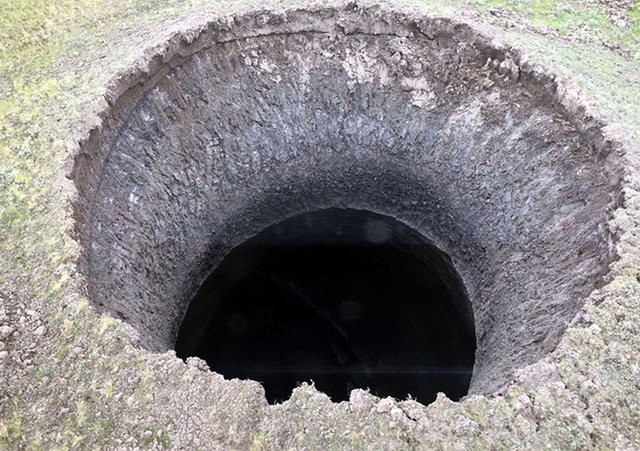 Hàng chục chiếc hố hình phễu khổng lồ được phát hiện ở Siberia, chúng đến từ đâu? - Ảnh 2. Hàng chục chiếc hố hình phễu khổng lồ được phát hiện ở Siberia, chúng đến từ đâu? - Ảnh 2.