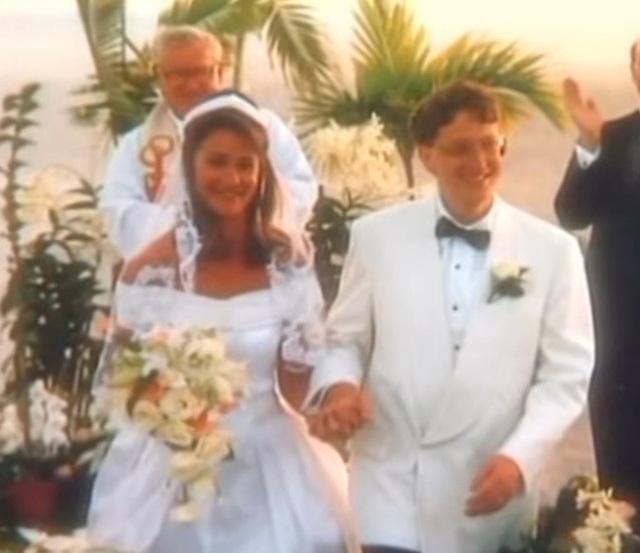 Đám cưới vợ chồng tỷ phú Bill Gates năm xưa so với hôn lễ con gái tương đồng nhiều điểm, chỉ có sự khác biệt đau lòng duy nhất - Ảnh 1.