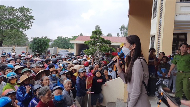  Phát ngôn sốc của Công Vinh về việc làm từ thiện, tuyên bố bỏ vợ nếu ăn chặn tiền từ thiện - Ảnh 6.