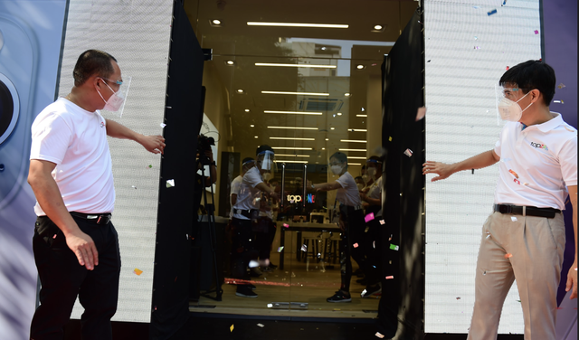 TGDĐ khai trương TopZone - chuỗi mới chuyên bán đồ Apple tại cả Sài Gòn và Hà Nội: Hoàn tất đàm phán với Apple giữa đỉnh dịch, mở một lúc 4 cửa hàng ngay sau giãn cách - Ảnh 2.