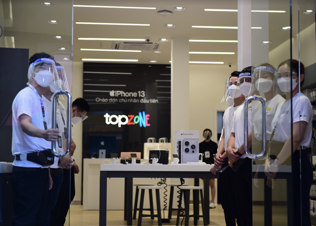 TGDĐ khai trương TopZone - chuỗi mới chuyên bán đồ Apple tại cả Sài Gòn và Hà Nội: Hoàn tất đàm phán với Apple giữa đỉnh dịch, mở một lúc 4 cửa hàng ngay sau giãn cách - Ảnh 3.