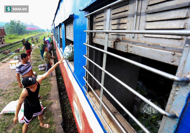 [ẢNH] Hình ảnh đối lập của các toa tàu đường sắt Việt Nam đang sử dụng - có cả hạng sang đến hạng cũ khó tin - Ảnh 5.