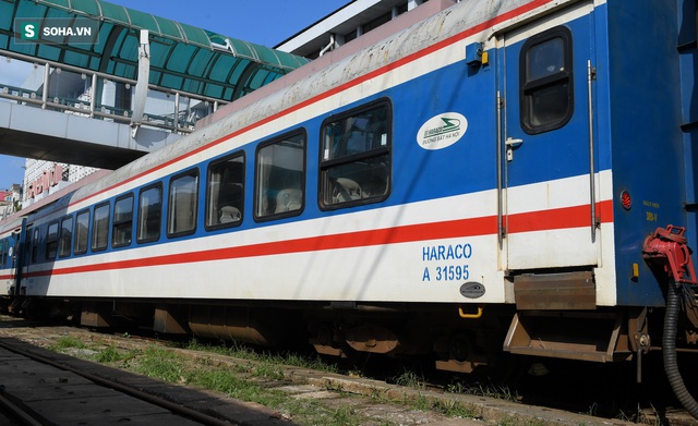 [ẢNH] Hình ảnh đối lập của các toa tàu đường sắt Việt Nam đang sử dụng - có cả hạng sang đến hạng cũ khó tin - Ảnh 7.