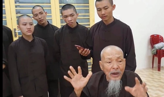 Con trai người đứng đầu Tịnh thất Bồng Lai bóc trần nhiều hành vi sai trái của cha ruột trên sóng livestream của bà Phương Hằng - Ảnh 1.