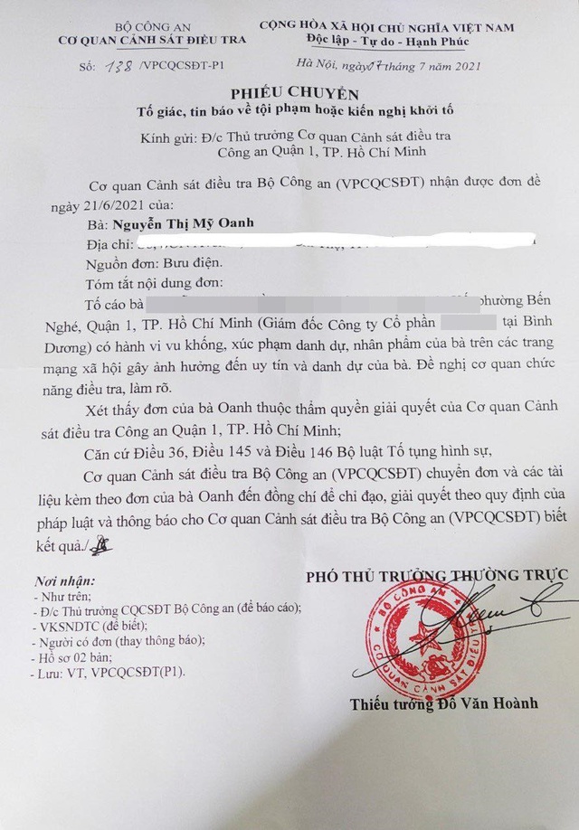 Nóng: Vy Oanh đang có mặt ở Công an TP.HCM để làm đơn yêu cầu khởi tố nữ CEO - Ảnh 3.