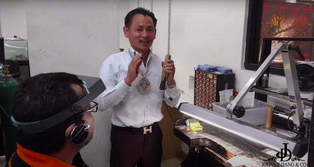  Johnny Đặng hé lộ đại gia Việt Nam đặt làm nhẫn kim cương 3 tỷ - Ảnh 2.