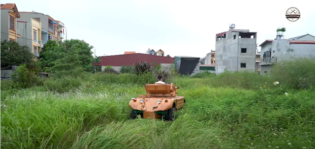 Chán làm siêu xe, thợ mộc Việt chuyển qua làm xe tăng bằng gỗ từ Mitsubishi ‘đời tống’ - Ảnh 4.