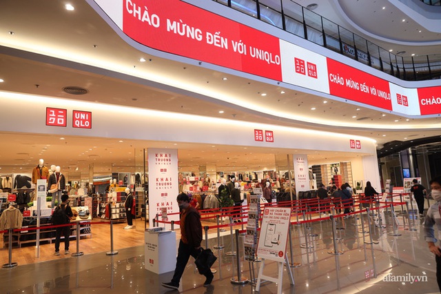 Cận cảnh cửa hàng thứ 9 của Uniqlo tại Hà Nội, siêu to, siêu hoành tráng vừa chính thức khai trương sau chuỗi ngày giãn cách - Ảnh 3.