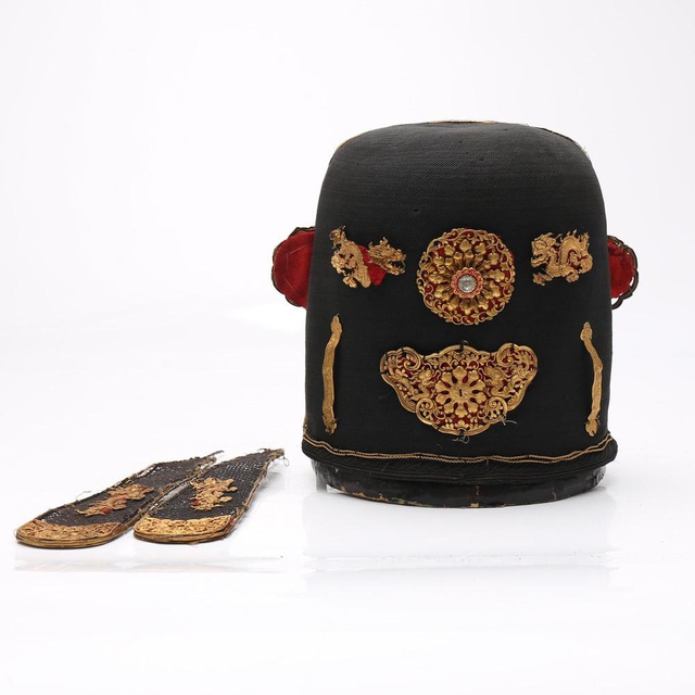  Cận cảnh chiếc mũ quan triều Nguyễn độc nhất vô nhị được bán với giá gây sốc ở Tây Ban Nha - Ảnh 4.