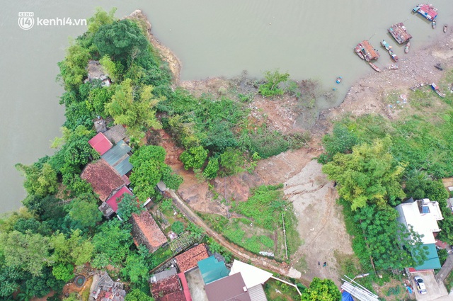  Hà Nội: Cận cảnh hơn 100m bờ đê sông Hồng bị sạt lở, hàng chục hộ dân sống trong lo lắng - Ảnh 2.
