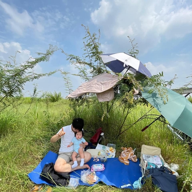 Nhiều gia đình tổ chức cắm trại cuối tuần ven ngoại ô Hà Nội hào hứng có nhưng lo lắng cũng có - Ảnh 4.
