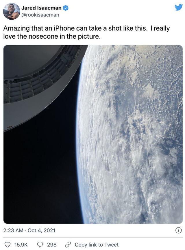 Tỷ phú chia sẻ ảnh chụp bằng iPhone 12 trên tàu của SpaceX: Thật ấn tượng khi một chiếc iPhone chụp được như thế này - Ảnh 2.