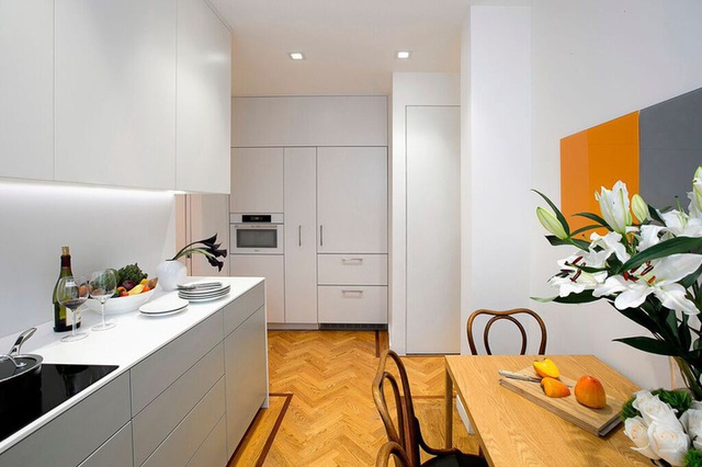 Căn bếp nhỏ trong căn hộ này khiến ai thấy cũng mê vì sự đa năng và tiện lợi - Ảnh 3.