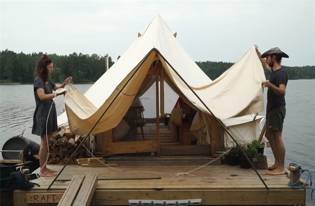 Cặp vợ chồng 8X dựng một chiếc lều 20 mét vuông trên mặt nước, cùng nhau sống cuộc sống trôi nổi tự do tự tại - Ảnh 47.
