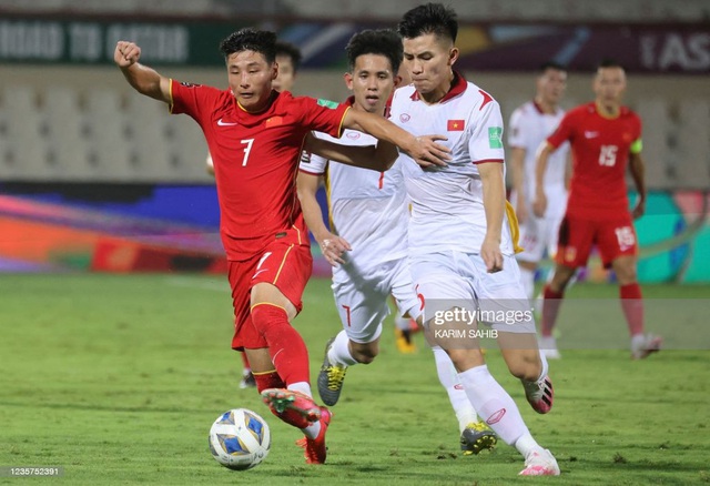  NÓNG: HLV Park Hang-seo loại hậu vệ mắc lỗi trước Trung Quốc khỏi danh sách tuyển Việt Nam - Ảnh 2.