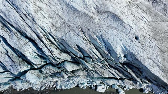 Quá nhiều băng tan chảy, khiến cho lớp vỏ Trái Đất đang chuyển động theo những cách kỳ lạ - Ảnh 1.