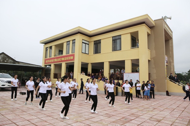  Nhà tránh lũ do ca sỹ Thủy Tiên tài trợ ở Hà Tĩnh: 1 huyện bù thêm 1,6 tỷ khi xây 2 căn - Ảnh 3.