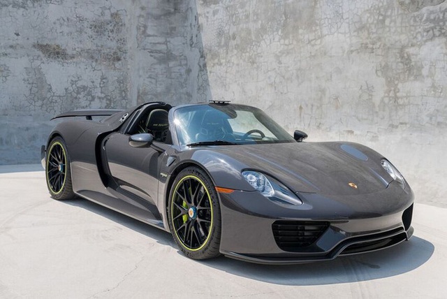  Đại gia Việt chơi lớn: Dùng máy bay chở siêu xe trăm tỷ Porsche 918 Spyder về nước  - Ảnh 3.