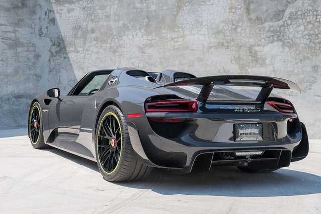  Đại gia Việt chơi lớn: Dùng máy bay chở siêu xe trăm tỷ Porsche 918 Spyder về nước  - Ảnh 4.